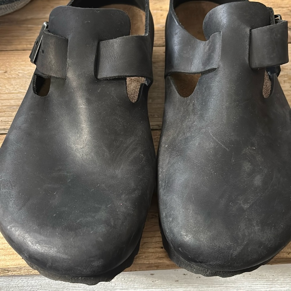 Birkenstock London, Black Oiled leather EU 42. EUC